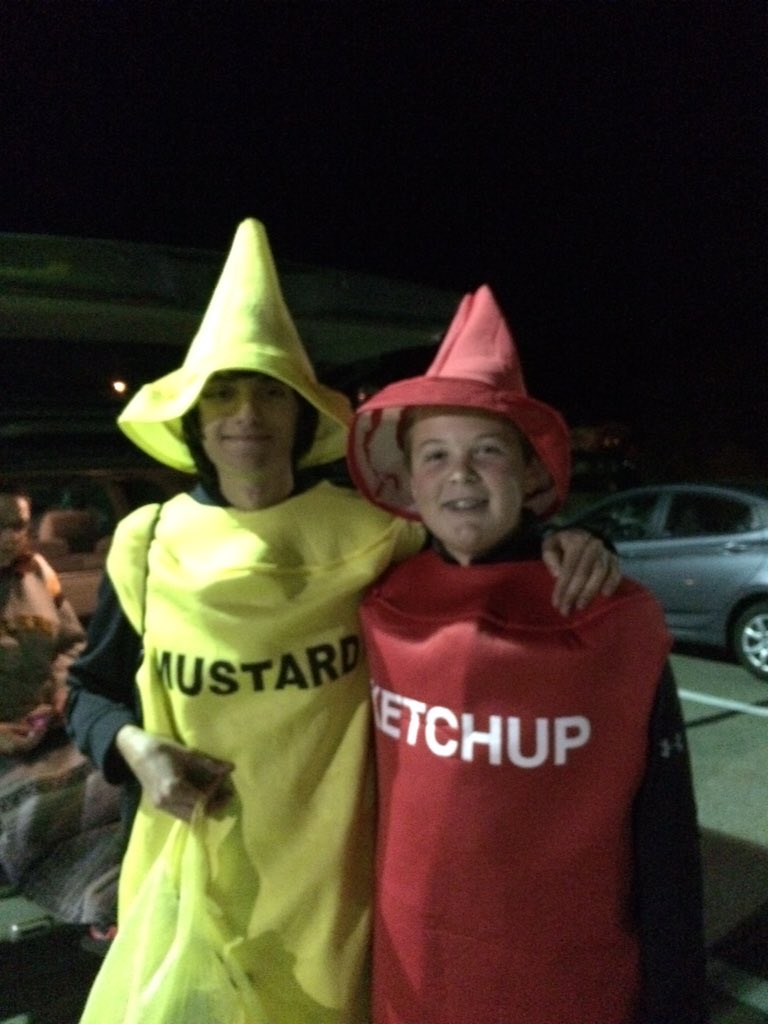 thsprideband's tweet photo. Scenes from our first annual Trunk or Treat #trinityband #halloweeb https://t.co/B8i3hxFTvQ