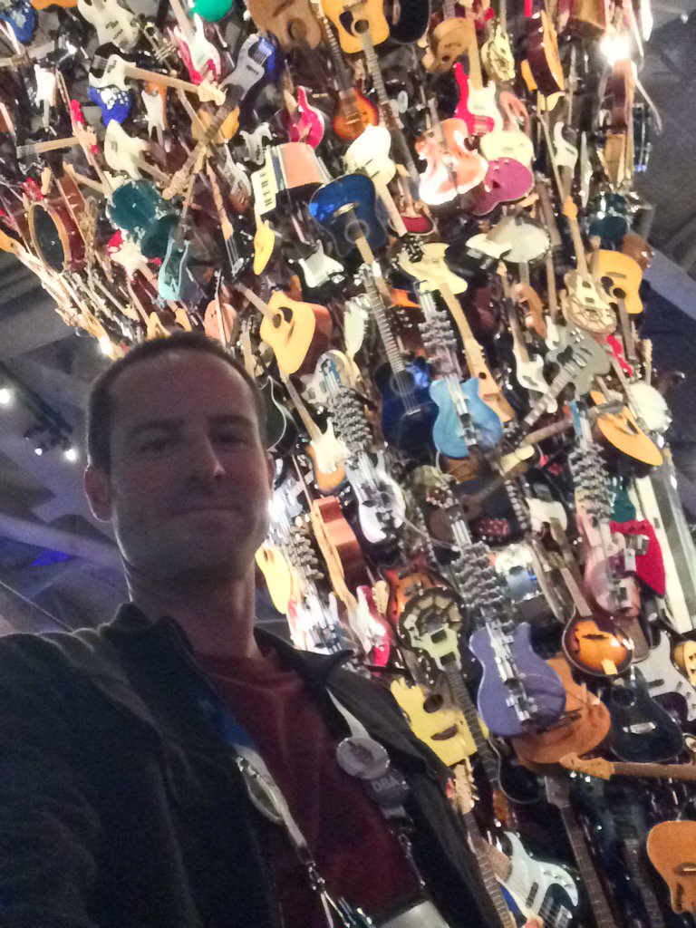 TerryEdwards519's tweet photo. #SQLPASS at the #empseattle party https://t.co/pPQtfqwuAR