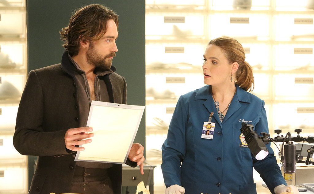 enews's tweet photo. Turns out the #HollowBones crossover wasn't as strange as we thought it would be: https://t.co/N7YcUcwYYk https://t.co/zTkt9q5GTW