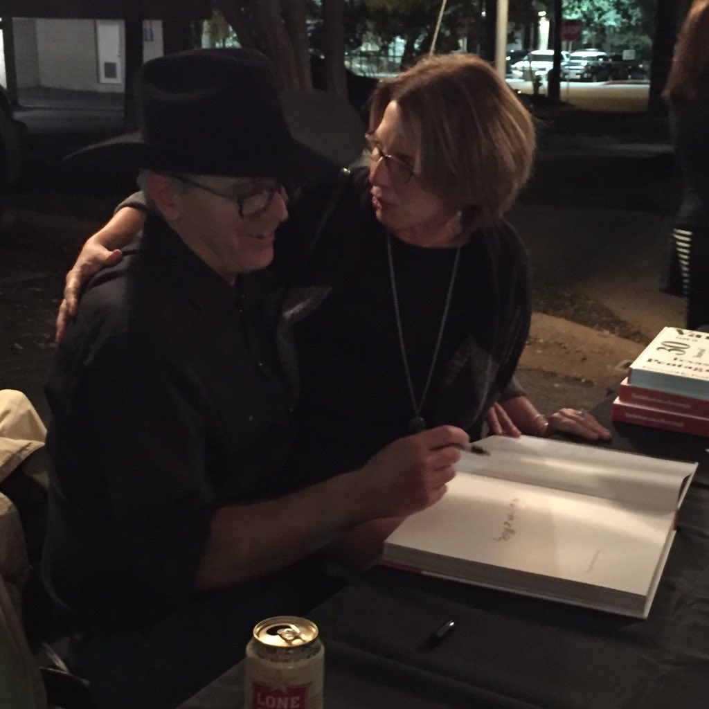 utexaspublicist's tweet photo. This is how you sign a book @doylejr @pentagram #variationsonarectangle https://t.co/IlZEWmKRdK