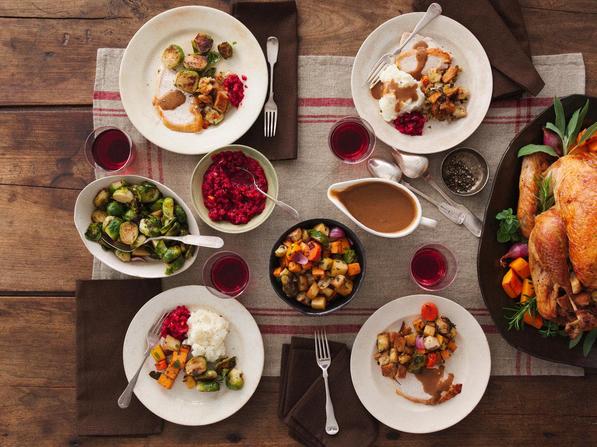 WholeFoods's tweet photo. Ideas for large feasts, small gatherings, vegan/vegetarian menus &amp; more! https://t.co/87aV7G97Nh #ShareTheCheer https://t.co/aBKgQexgdG