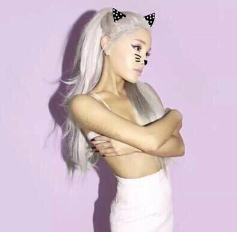 emmanue52684635's tweet photo. 1 hour #FocusTonight ❤@ArianaGrande https://t.co/7oWsZoLRwj