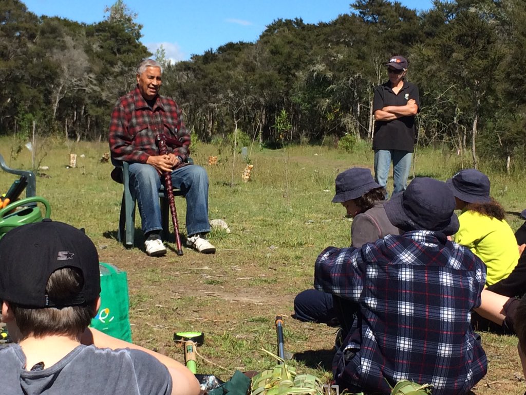 Tauhara_College's tweet photo. Our Kaumatua blesses Oruatua site 4 today's hardwork! @keithbuntting #Hilltop_weedbusters https://t.co/wLQyItQIw0