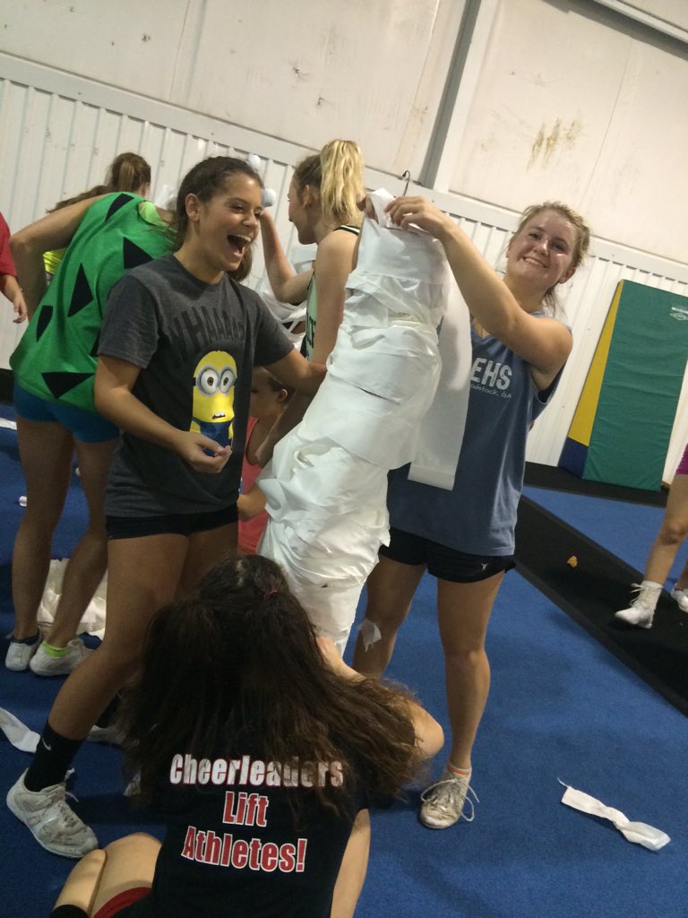 Ice__Rays's tweet image. Had a Stingray Playday @LetsGoRays tonight! Make a Mummy w/your stunt group! These girls work so hard!#needsomefun