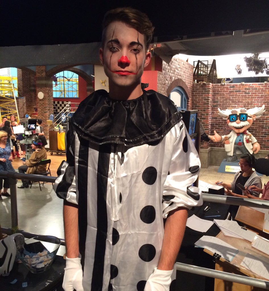 someassemblytv's tweet photo. And the scariest #costume award goes to... #SomeAssemblyLive @ytv @netflix https://t.co/6wTOKcDR8K