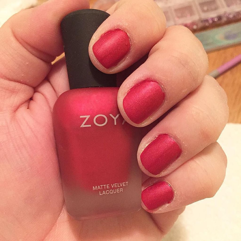 BrunetteBlogger's tweet photo. Just did my nails with this beauty! I have never used a matte #nailpolish before but this … https://t.co/S4j2x0Pbzw https://t.co/u1JFTEnwDk