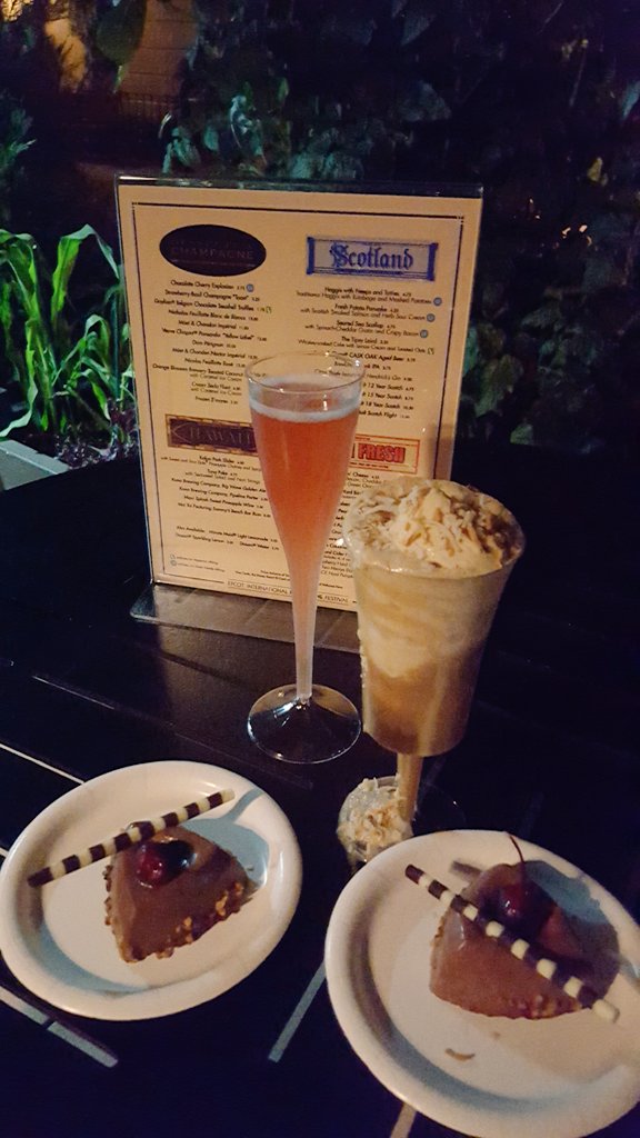 senoritalacava's tweet photo. I think I did #FoodAndWine right today #disneyside https://t.co/7t2Mphpmol