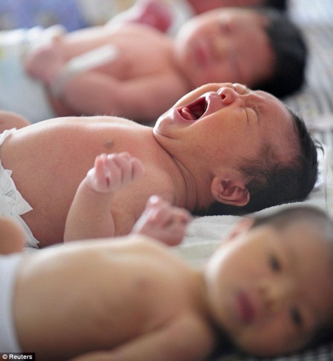 GoldStarTEFL's tweet image. Big news in China today that will change the world! bbc.in/1Wl89i4 #China #news #onekid #world #BBC #Asia