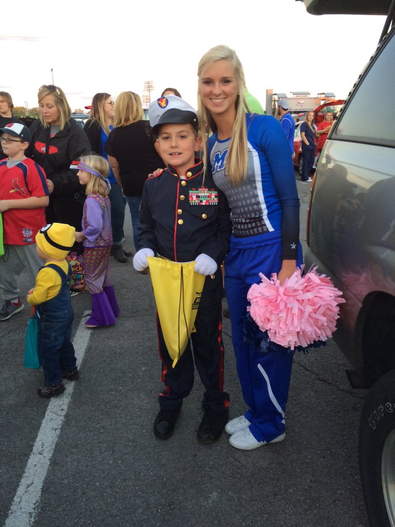 LightBright_117's tweet photo. This little man has my vote for best costume! #USA 🇺🇸🇺🇸✊🏼 #MTCheer 💙⚡️ https://t.co/opjgJlxUxT