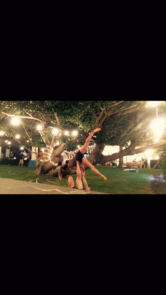 chanelatkins's tweet photo. Random play sesh next to a business party 😍 #acroyoga https://t.co/prw0NMMqgL