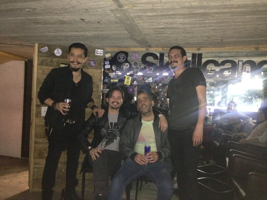 adidi_choc's tweet photo. @MustangRock en #BackStage #PulsarMotoNight https://t.co/mp9tjCAS9M