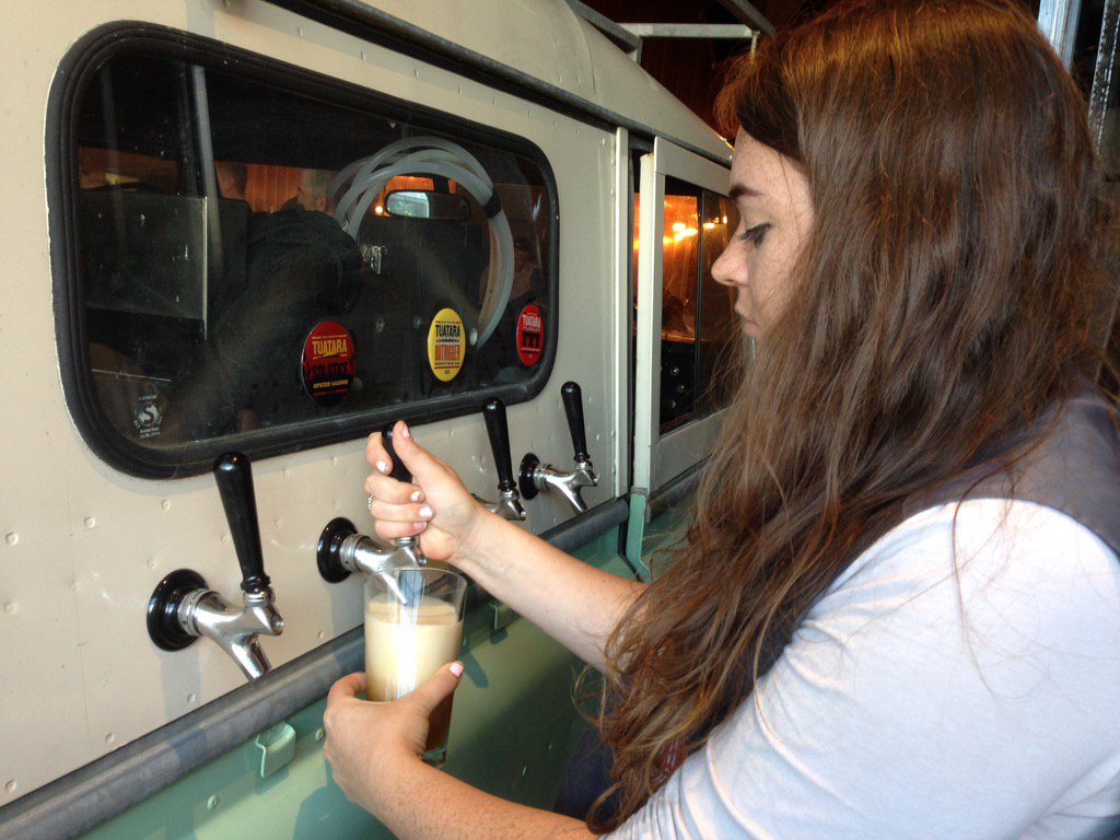 Final stop <a href="/16Tunnz/">16 TUN</a> for the North Island #XVSunSetRoadie pourin @TuataraBrew Solstice, Outrigger &amp; Iti frm the Landy