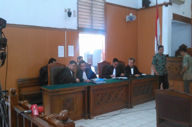 Metro_TV's tweet photo. Praperadilan Rio Capella Ditunda Hingga 4 Nopember https://t.co/LUvJ3DVI39 https://t.co/HWO6uTzLnf
