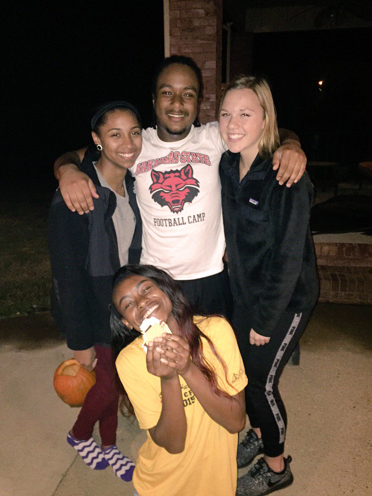 StarrTaylor_'s tweet photo. It's an athlete thing. #OTR #CaneVB #CaneFB #canetrack #CaneGB https://t.co/iP1x3V2PAf