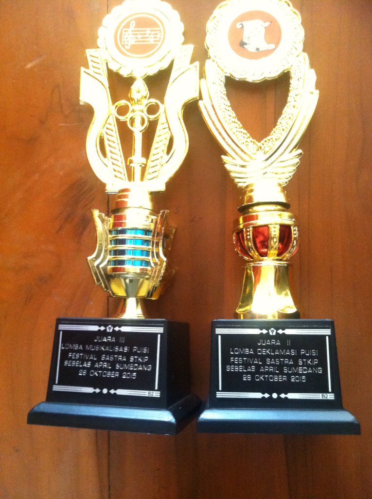 gulamsaka's tweet photo. Alhamdulillah hasil lomba di Unsap. Juara 2 Puisi: @ulfaharistia dan Juara 3 Musikalisasi Puisi: jojodogattack https://t.co/QhiGNU74V5