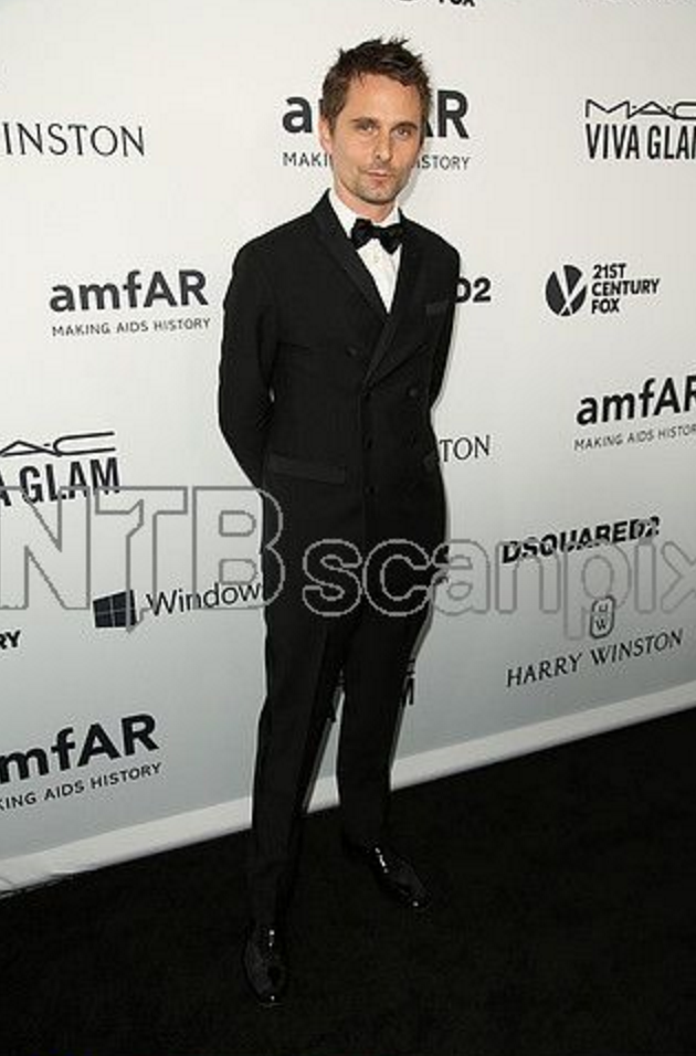 museoobh's tweet photo. Más fotos de Matt y Elle en la gala @amfAR ! #LookAtThoseCheekbones #ICouldCutMyselfSlappingThoseFaces #Muse https://t.co/JFrYB34fOs