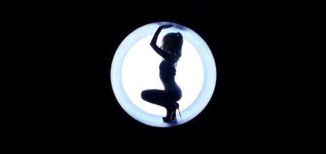 onelovesem's tweet photo. -SCREENSHOTS- 
@ArianaGrande Focus Music Video✨ #BuyFocusOniTunes #WatchFocusOnVevo https://t.co/tsKTnGUaYO