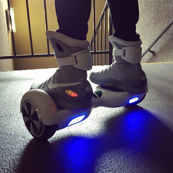 MyLittleGadget's tweet photo. IO Hawk Intelligent Personal Mobility Device AKA The Hoverboard https://t.co/5oCROH9uDe https://t.co/71eZtaVi0w