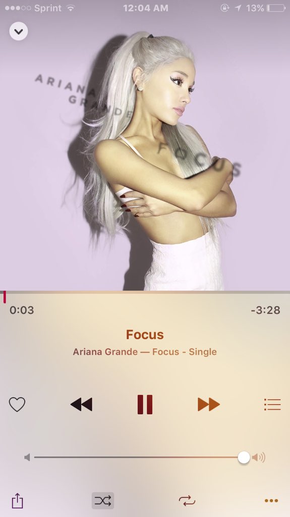 Ari_babes8's tweet image. @ArianaGrande #foucus 😍😍