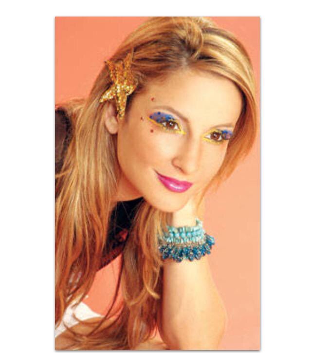 jnsf_cl's tweet image. @ClaudiaLeitte miga, faz "tutolial" dessa make maravilhosa 😂👠