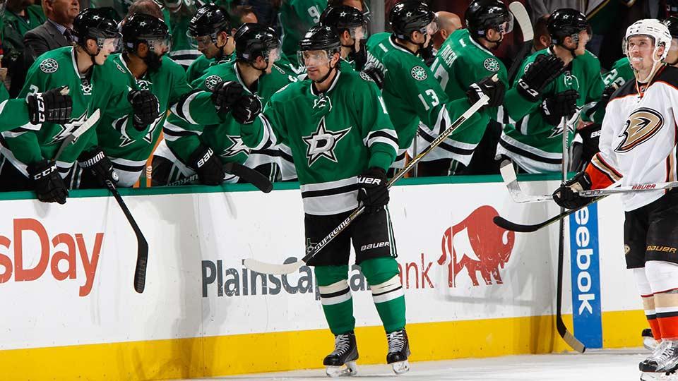 SInow's tweet photo. Stars getting all they hoped for from Patrick Sharp and Johnny Oduya (by @Alex_Prewitt) https://t.co/LMHg2Vq8JA https://t.co/bGYESlBUSe