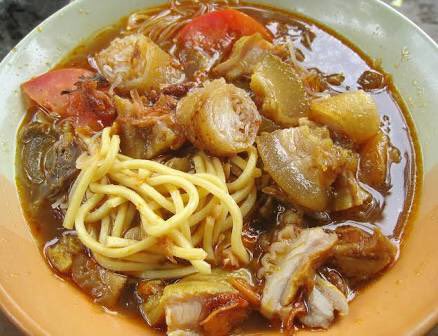 ardanradio's tweet photo. #ChefUthe

1. Soto Mie!
Dengan mie yg ditemenin sm babat + daging + kikil + risol goreng diguyur kuah! Mmmm~

#LDR https://t.co/mdPmmnyikq