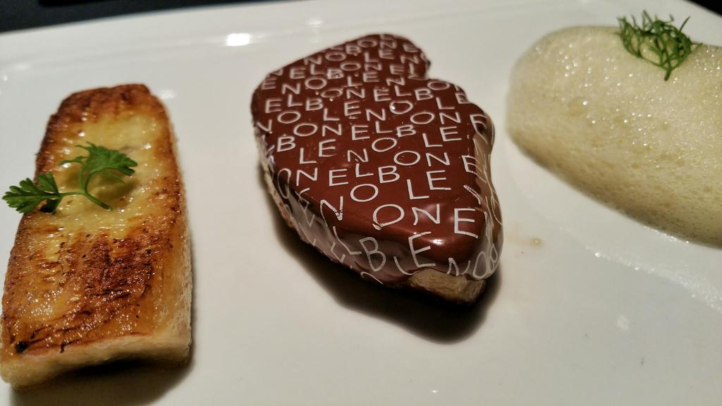 BoredPanda76's tweet photo. #chocolate #foiegras #elbonthetable #sinsadong #garosugil #instafood #foodporn #instagood #맛있다그램 오늘 #다이어트 안해 https://t.co/nwV07xuSgE