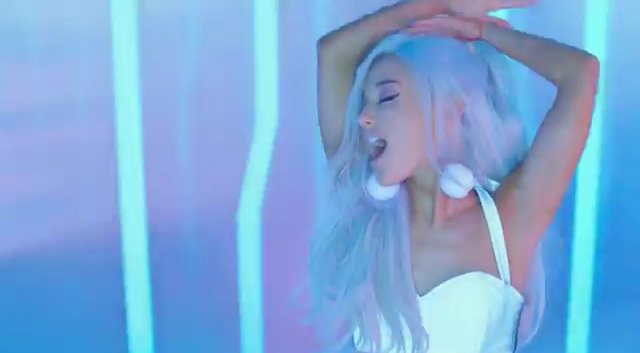onelovesem's tweet photo. -SCREENSHOTS- 
@ArianaGrande Focus Music Video✨ #BuyFocusOniTunes #WatchFocusOnVevo https://t.co/cZdoBdlrWE