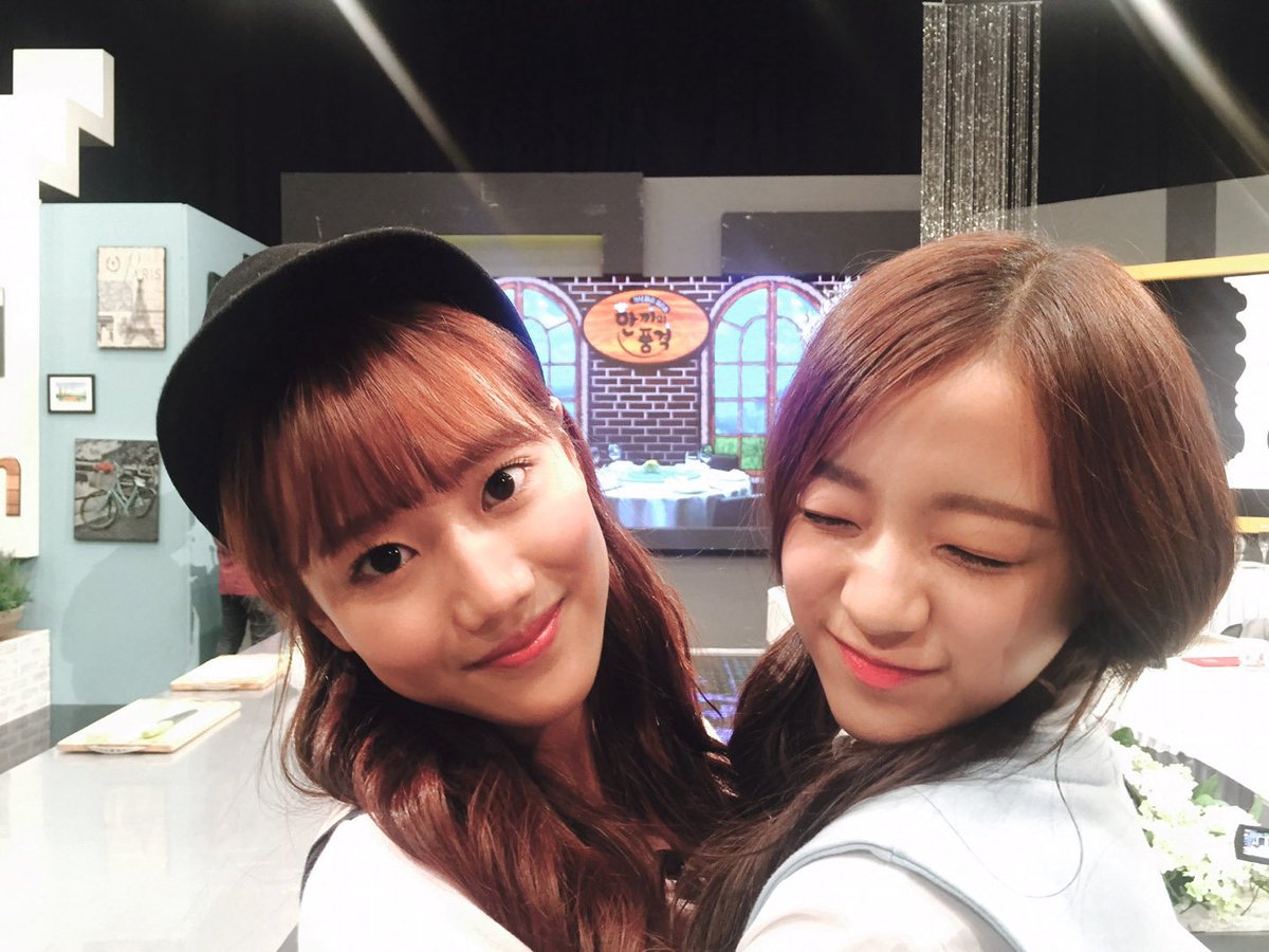 APRIL_DSPmedia's tweet photo. [Event]
#에이프릴 나은, 진솔의 남탕! 여러분도 한 번 만들어보시고, 카페에서 진행중인 이벤트에 참여해보세요♥
▶https://t.co/v8sgv51Yaw https://t.co/3k9sNFliMb