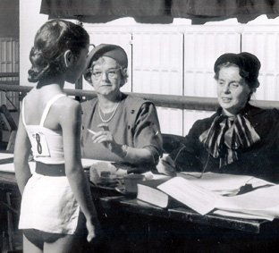RADheadquarters's tweet photo. ‘Examiners used to have to wear a hat and gloves… the heart of the role remains the same’—June Christian #RADexams https://t.co/473RH71ZR8