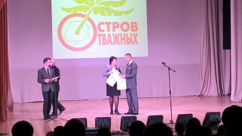 ulkdm's tweet image. И.о. Председателя Комитета Плюха С.А. награждает участников проекта "Остров отважных"