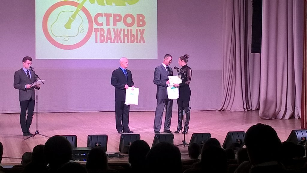 ulkdm's tweet image. И.о. Председателя Комитета Плюха С.А. награждает участников проекта "Остров отважных"