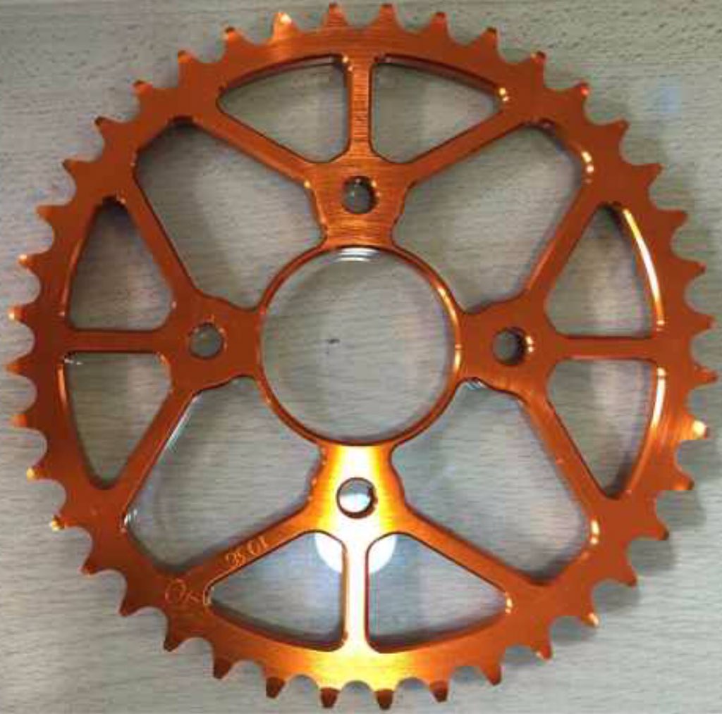 Corona Duke 200, anidizada Naranja.