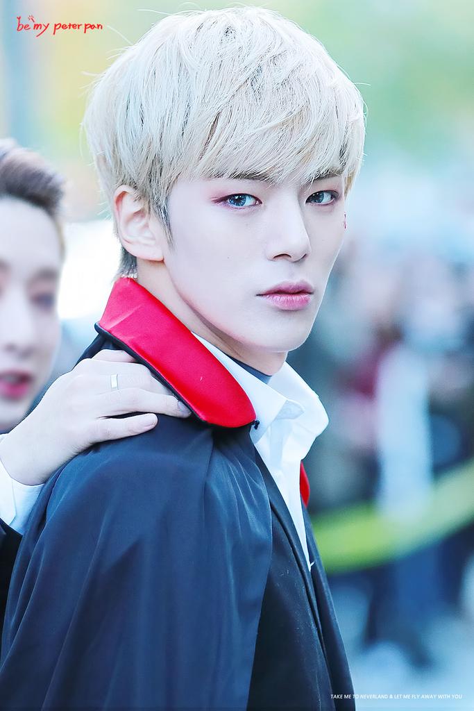 오늘 오드아이, 초커, 망토가 열일한 아이돌 | 인스티즈