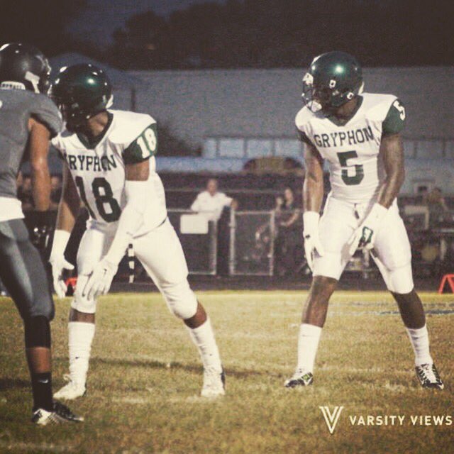 IAm_Kelvin32's tweet photo. Man It's Game Day βΌοΈ #SeniorNight #48minutesofhell #greengang #gryphongang #5mode https://t.co/N3fHkwQLVz