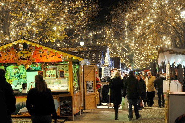 BordeauxTourism's tweet photo. Le marché de #Noël de #Bordeaux ouvrira le 27 novembre sur les allées de Tourny 🎅 150 exposants y sont attendus 🎄 https://t.co/BNyJxU6XcH