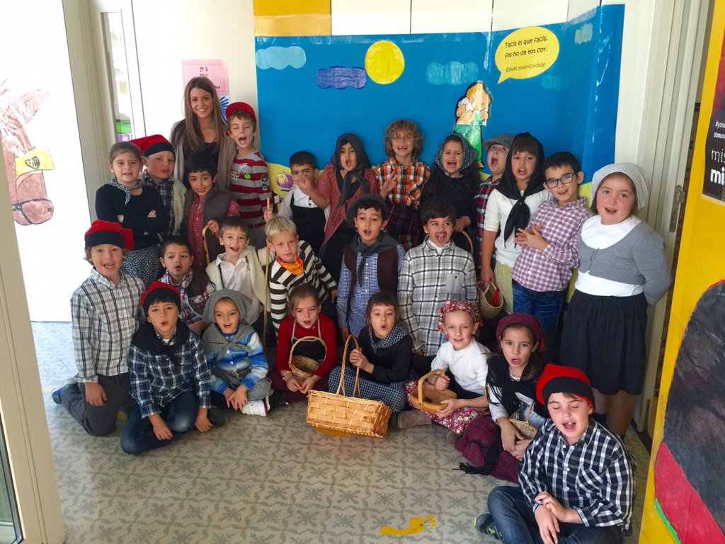 carmelitestgn's tweet photo. #PRIC A 2nB  participem i gaudim del dia de la Castanyada. https://t.co/usWcG4ZccS