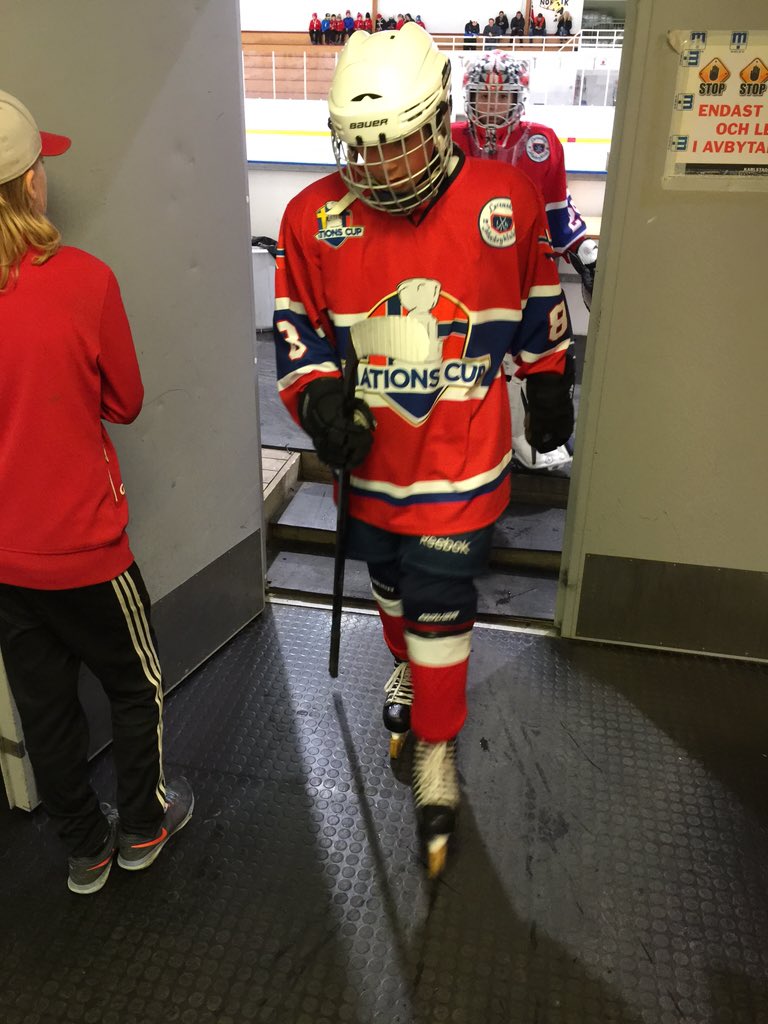 Hockeytrophy's tweet photo. Lörenskog U12 https://t.co/GjGp4Afenl