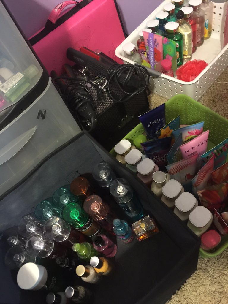 Joekea's tweet photo. SOMEONE is an addict..<Liliyan> and VERY spoiled!! https://t.co/ihR1mrcyZG