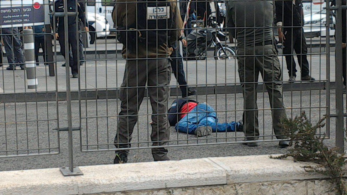 ynetnews's tweet photo. #BREAKING: Stabbing attack at Ammunition Hill in Jerusalem with injuries, attacker shot and wounded. #Ynet https://t.co/EaA2JxbeU3