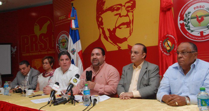 DiarioLibre's tweet photo. A la alianza @PLDenlinea-@PartidoPRSC solo la salva el presidente Danilo Medina https://t.co/lQZoWms9wa https://t.co/QGTbRHC310
