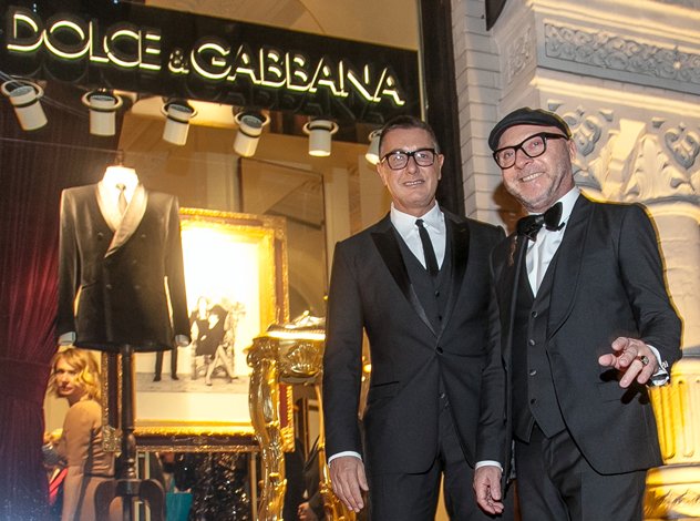 Fraufluger's tweet photo. Вчера открылся новый бутик @dolcegabbana в Москве. Подробности у нас https://t.co/u7ExkBjdf3 #dolcegabbana #бутик https://t.co/88gy6Z7A2H