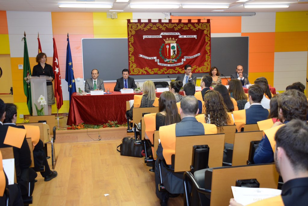 AnaLopezUAM's tweet photo. Acto de graduación Economía y EconomiayFinanzas titulados 2015 @UAM_Madrid en Aula Magna @EconomicasUAM Enhorabuena! https://t.co/GzBLQEb9aM
