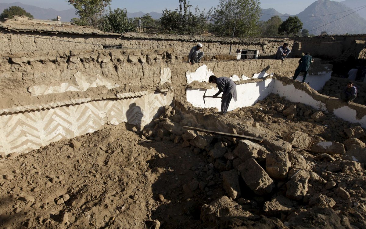 TODAYonline's tweet photo. Militant-linked charity on front line of #PakistanQuake aid https://t.co/VXx91yeAbB https://t.co/WznQOycQdO