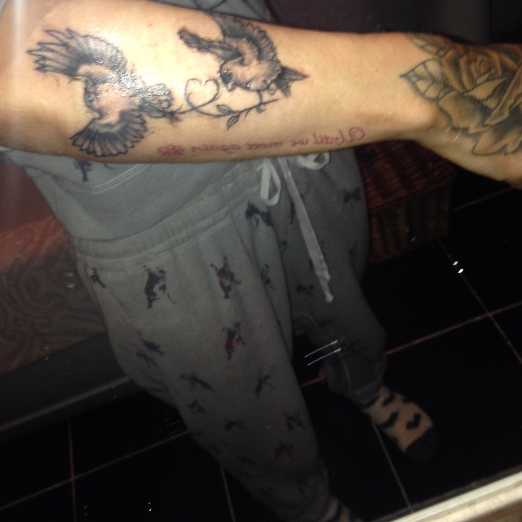 dloveridge123's tweet photo. my tattoo in memory of my mam and died whov died 6 months apart:(( but messy as just ad it done xxx https://t.co/gvtFeLVDqa