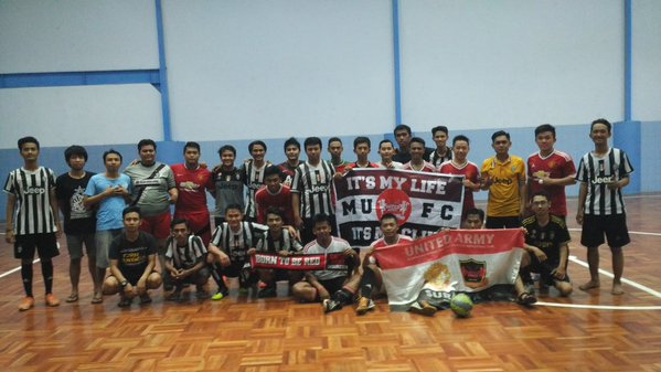 matur suwun dulur2 <a href="/JCI_Surabaya/">Juventini Suroboyo !</a> atas fun futsal sehatnya semalam, next kita agendakan lagi yak cc <a href="/unitedarmyfc/">UNITED ARMY INDONESIA</a>