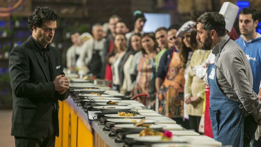 La1_tve's tweet photo. ¿Eres un genio de la cocina! Apúntate al casting de MasterChef 4 https://t.co/9G8TcbZlUV @MasterChef_es https://t.co/5KpHhnsm4y