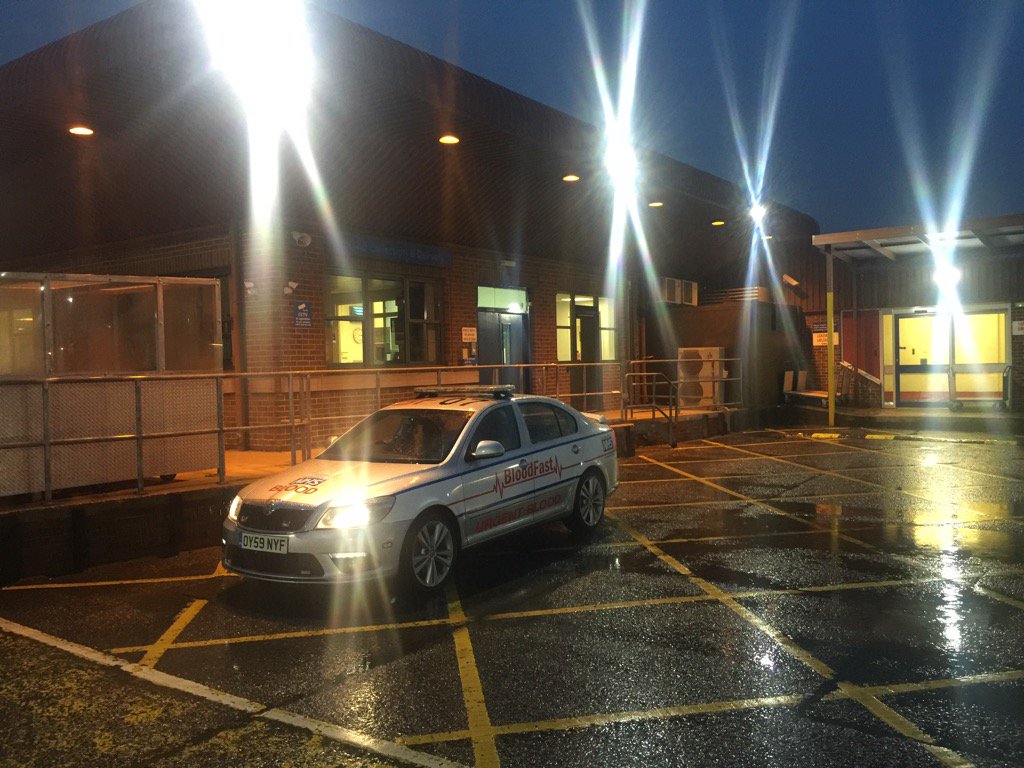 BloodFastEVS's tweet photo. Early start this morning (5:30am) set of to hull Royal to pick up samples to go to bts leeds https://t.co/y1WEPPDzdz