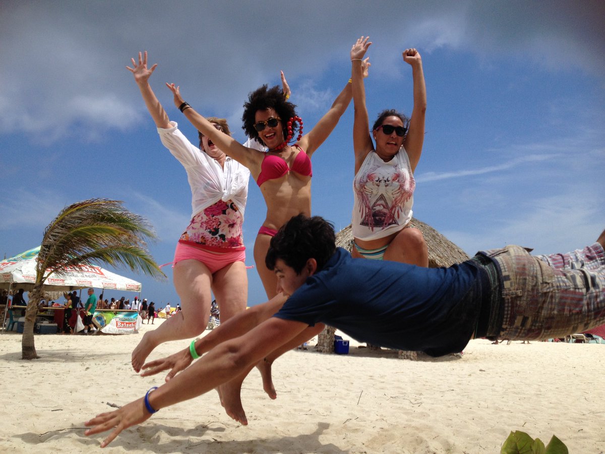 HotBeachSpots's tweet photo. aruba: That Friday feeling when in Aruba! Who will be visiting us this weekend?
#aruba #onehappyisland #discoverar… https://t.co/tCQSJuKc1W