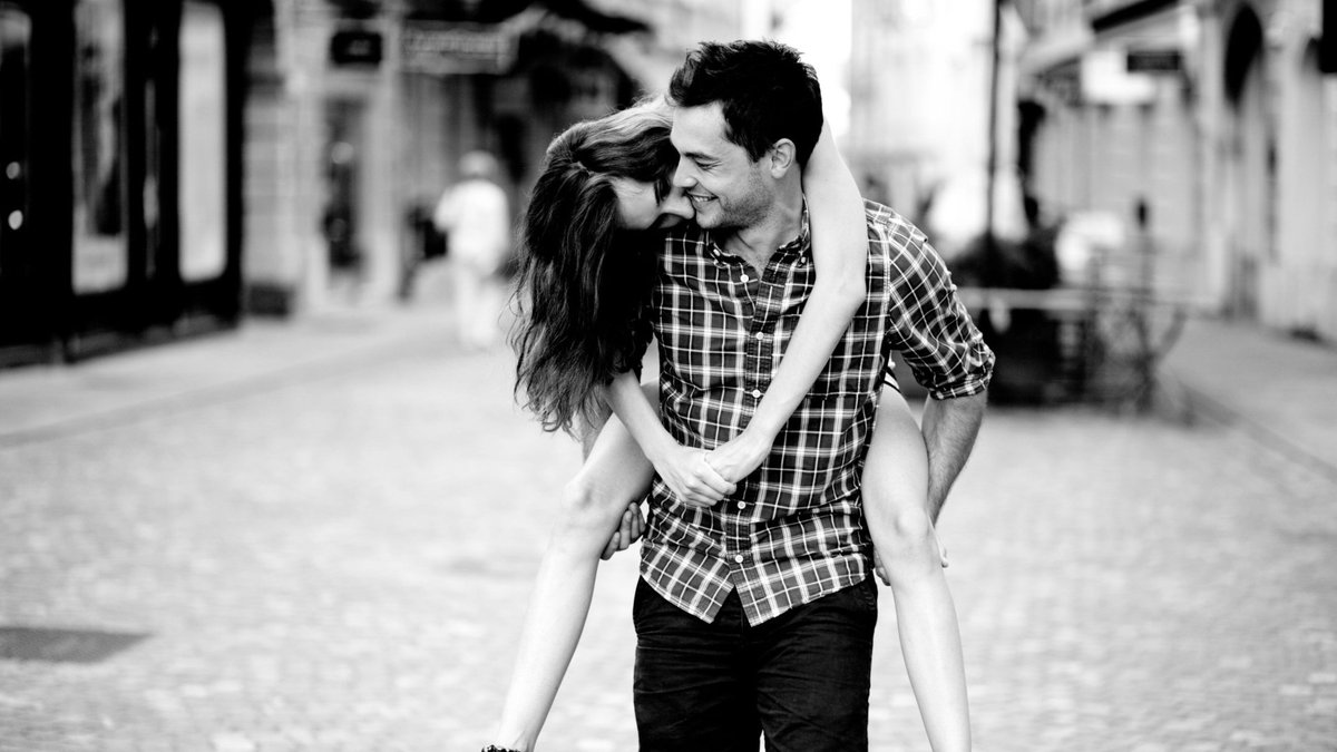 Voglio essere il pensiero che ti fa sorridere per strada #senzaMotivo!